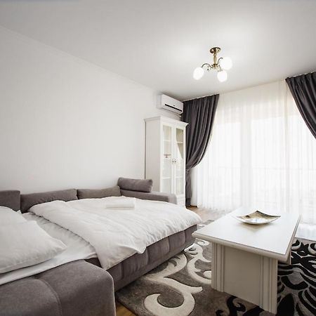 Bright & Elegant Central Apartment Oradea Exterior foto